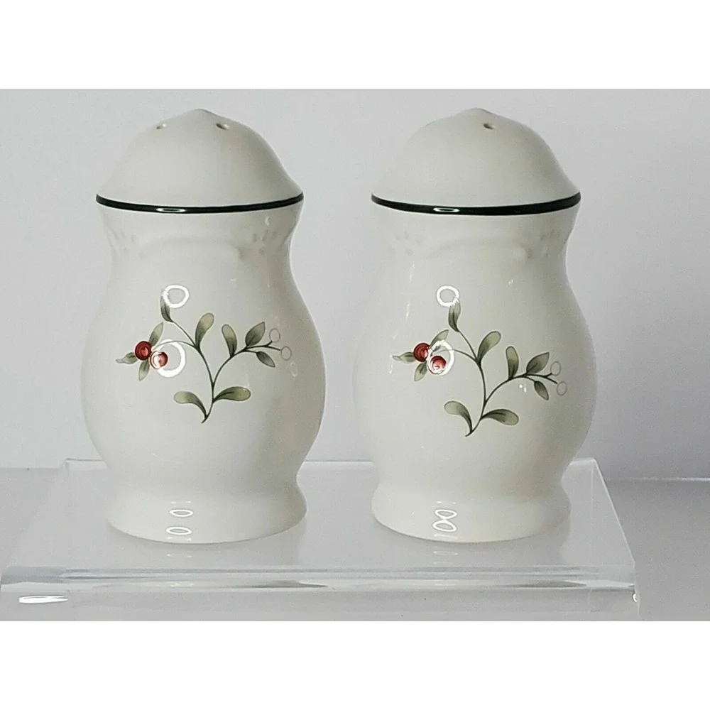 Pfaltzgraff ‎ Winterberry Salt and Pepper Shakers.